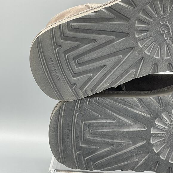 NEW UGG Women’s Classic II Short Boots Grey Size 5 - Picture 9 of 10